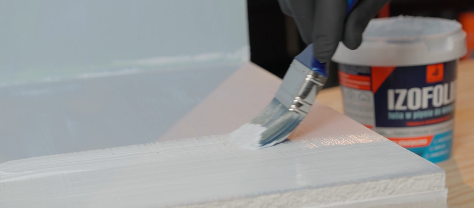 Jaka folia w płynie do łazienki?