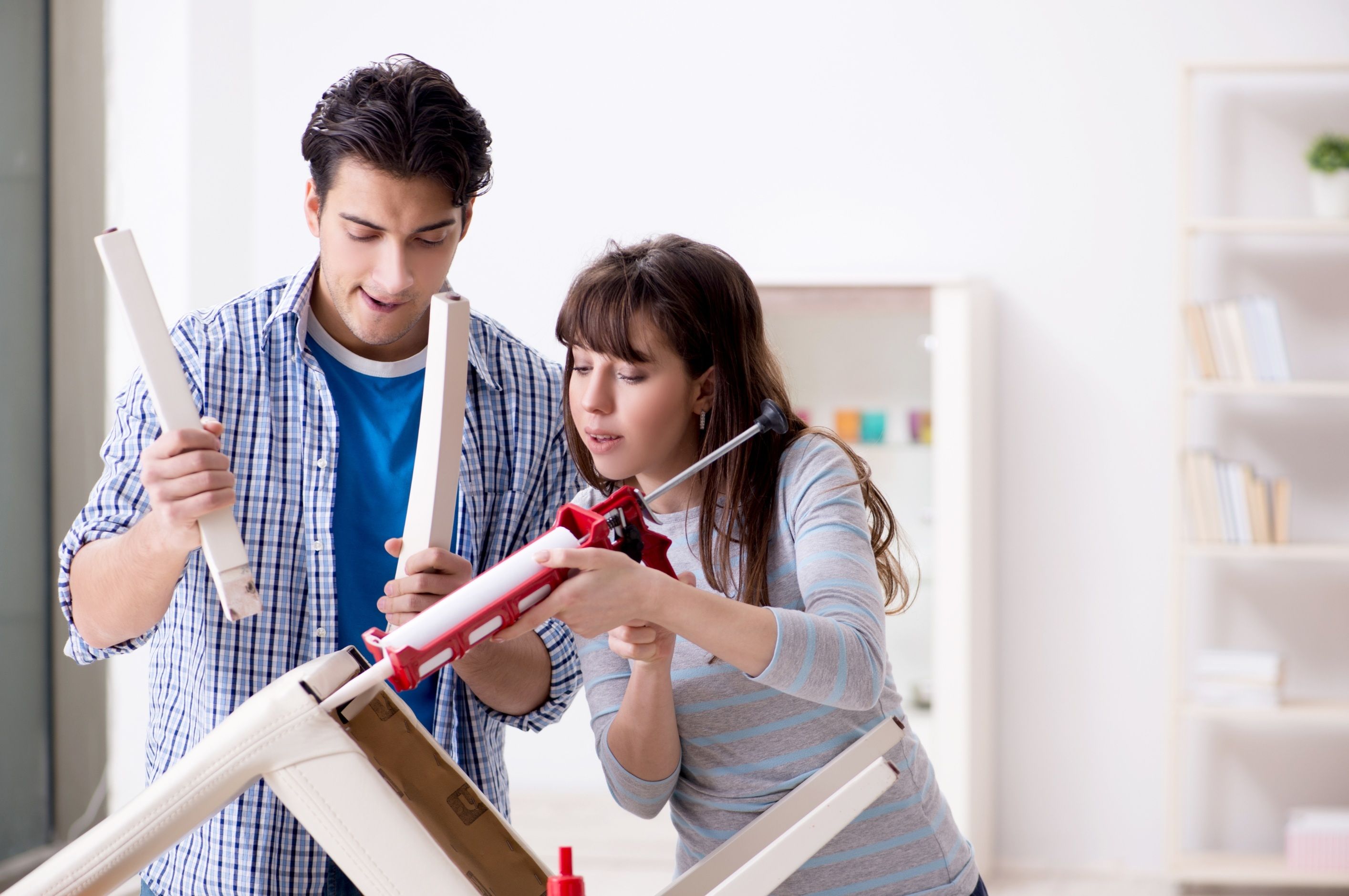 Para przygotowująca deskę do montażu w pomieszczeniu – do prac wykończeniowych